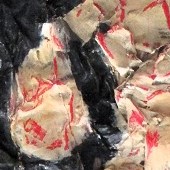 ohne titel, 2024, papierobjekt, ca. 37x22 cm, copyright vg bildkunst + axel hptner